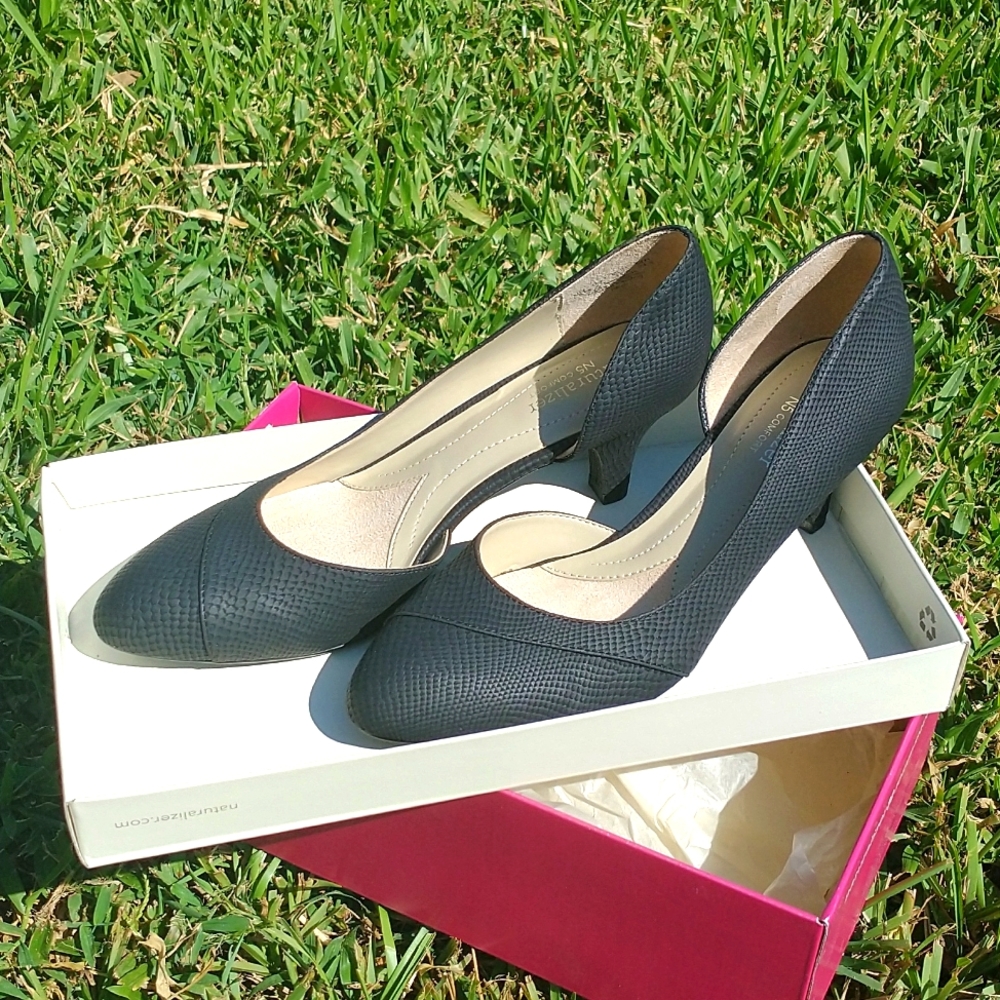 Naturalizer black shoes [size 7.5]
